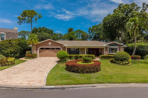 House in Clearwater, Florida 4 bedrooms, 329.62 sq.m. № 2147557