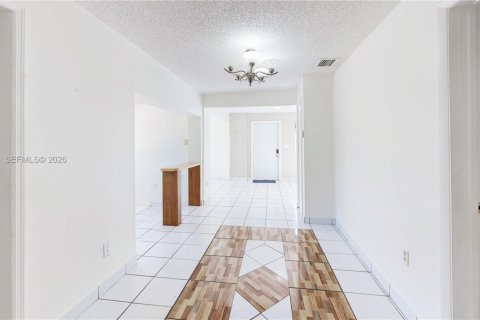 Immobilier commercial à vendre à Hialeah, Floride: 259.75 m2 № 2007599 - photo 18