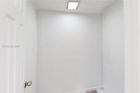 Immobilier commercial à vendre à Hialeah, Floride: 259.75 m2 № 2007599 - photo 21