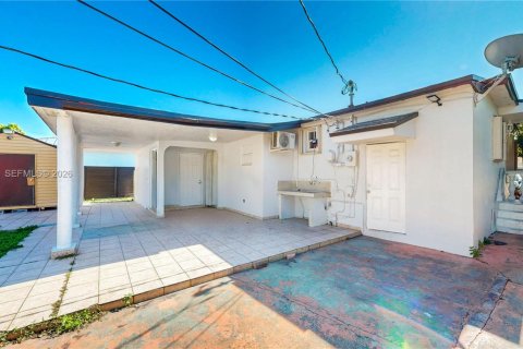 Immobilier commercial à vendre à Hialeah, Floride: 259.75 m2 № 2007599 - photo 5