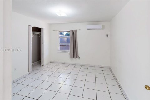 Immobilier commercial à vendre à Hialeah, Floride: 259.75 m2 № 2007599 - photo 22