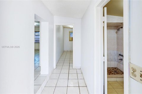 Immobilier commercial à vendre à Hialeah, Floride: 259.75 m2 № 2007599 - photo 13