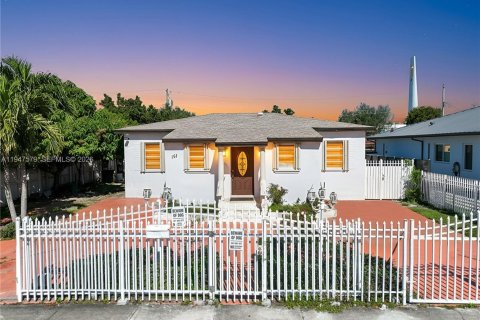 Immobilier commercial à Hialeah, Floride 259.75 m2 № 2007599