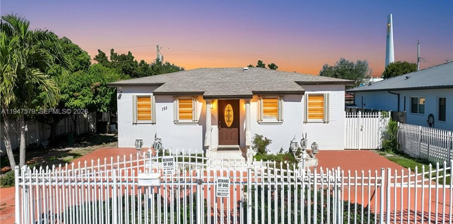 Immobilier commercial à Hialeah, Floride 259.75 m2 № 2007599