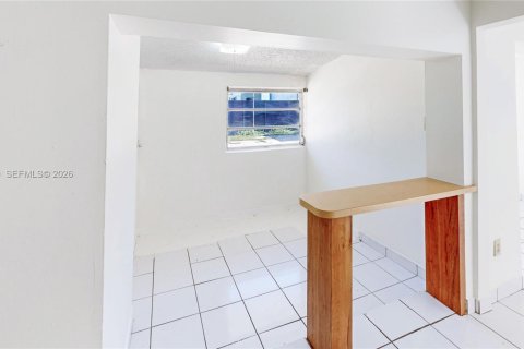 Immobilier commercial à vendre à Hialeah, Floride: 259.75 m2 № 2007599 - photo 26