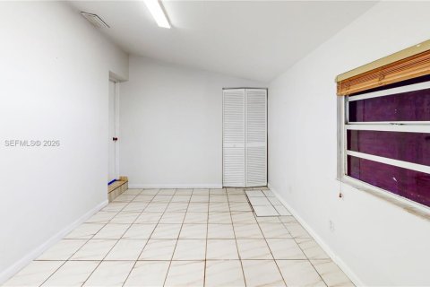 Immobilier commercial à vendre à Hialeah, Floride: 259.75 m2 № 2007599 - photo 11