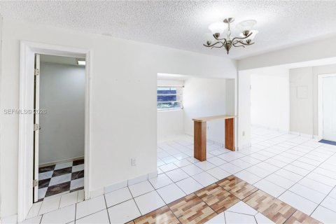 Immobilier commercial à vendre à Hialeah, Floride: 259.75 m2 № 2007599 - photo 20