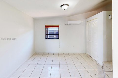Immobilier commercial à vendre à Hialeah, Floride: 259.75 m2 № 2007599 - photo 7