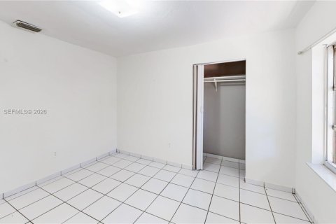 Immobilier commercial à vendre à Hialeah, Floride: 259.75 m2 № 2007599 - photo 24