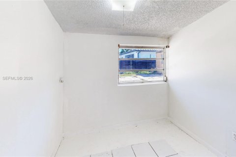 Immobilier commercial à vendre à Hialeah, Floride: 259.75 m2 № 2007599 - photo 28