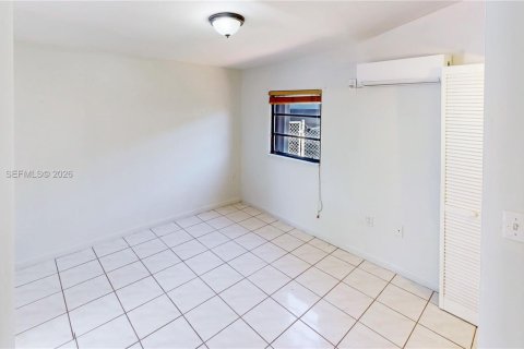 Immobilier commercial à vendre à Hialeah, Floride: 259.75 m2 № 2007599 - photo 8