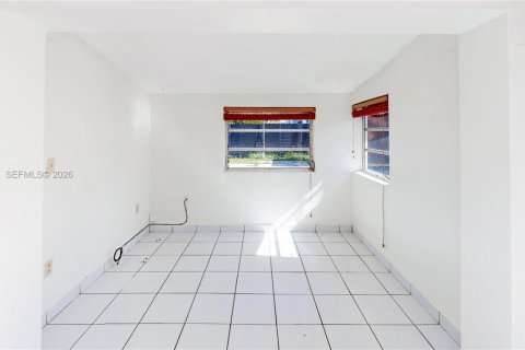 Immobilier commercial à vendre à Hialeah, Floride: 259.75 m2 № 2007599 - photo 29