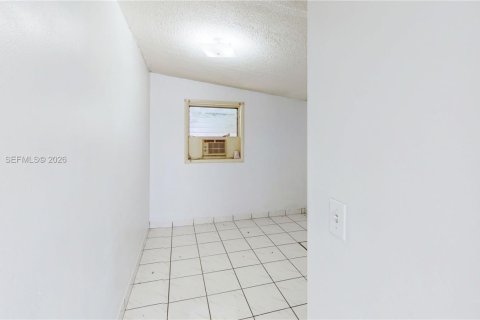 Immobilier commercial à vendre à Hialeah, Floride: 259.75 m2 № 2007599 - photo 6