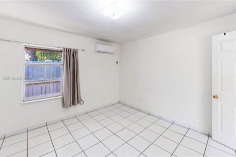 Immobilier commercial à vendre à Hialeah, Floride: 259.75 m2 № 2007599 - photo 25