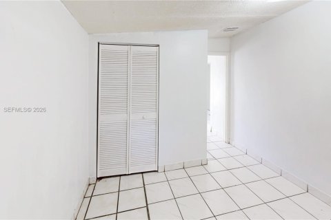 Immobilier commercial à vendre à Hialeah, Floride: 259.75 m2 № 2007599 - photo 15