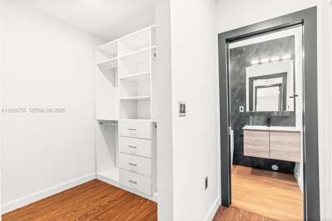 Купить виллу или дом в Майами, Флорида 3 спальни, 108.7м2, № 1986092 - фото 24