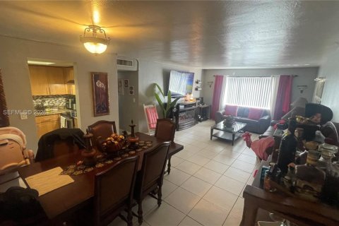 Купить кондоминиум в Норт-Майами, Флорида 2 спальни, 106.47м2, № 2045855 - фото 5