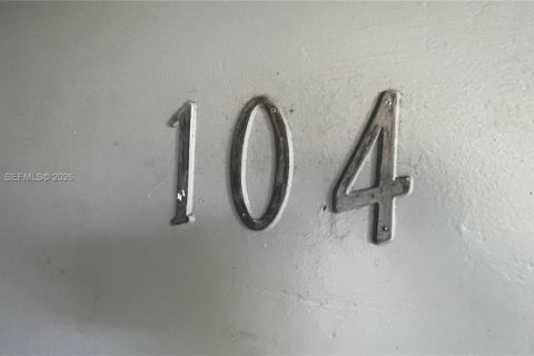 Купить кондоминиум в Норт-Майами, Флорида 2 спальни, 106.47м2, № 2045855 - фото 4