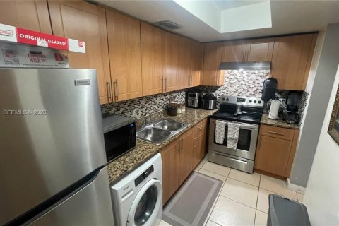 Купить кондоминиум в Норт-Майами, Флорида 2 спальни, 106.47м2, № 2045855 - фото 8