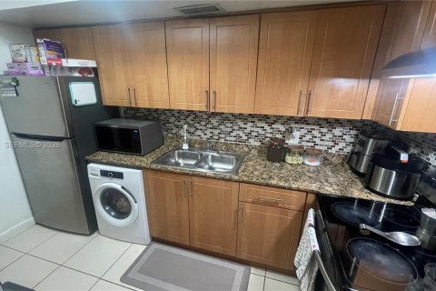 Купить кондоминиум в Норт-Майами, Флорида 2 спальни, 106.47м2, № 2045855 - фото 7