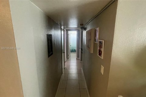 Купить кондоминиум в Норт-Майами, Флорида 2 спальни, 106.47м2, № 2045855 - фото 9