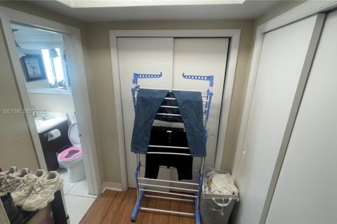 Купить кондоминиум в Норт-Майами, Флорида 2 спальни, 106.47м2, № 2045855 - фото 12