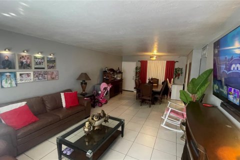 Купить кондоминиум в Норт-Майами, Флорида 2 спальни, 106.47м2, № 2045855 - фото 6