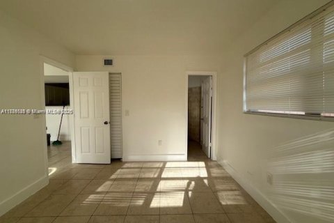 Casa en venta en West Park, Florida, 3 dormitorios, 105.91 m2 № 1982459 - foto 9