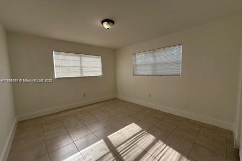 Casa en venta en West Park, Florida, 3 dormitorios, 105.91 m2 № 1982459 - foto 2