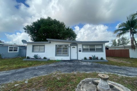 Casa en venta en West Park, Florida, 3 dormitorios, 105.91 m2 № 1982459 - foto 1