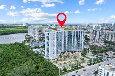 Condo in Sunny Isles Beach, Florida, 2 bedrooms  № 2055861 - photo 29