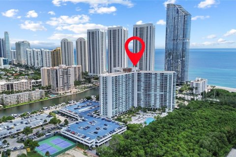 Condo in Sunny Isles Beach, Florida, 2 bedrooms  № 2055861