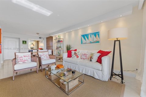 Condo in Sunny Isles Beach, Florida, 2 bedrooms  № 2055861 - photo 6