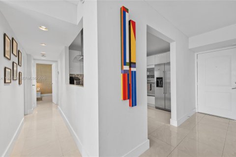 Condo in Sunny Isles Beach, Florida, 2 bedrooms  № 2055861 - photo 22