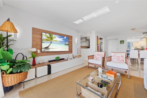 Condo in Sunny Isles Beach, Florida, 2 bedrooms  № 2055861 - photo 8