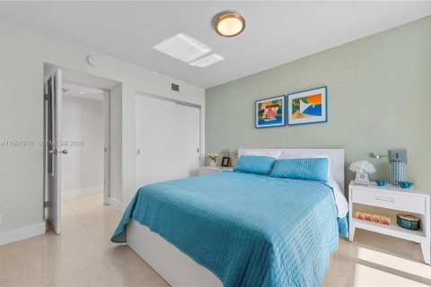 Condo in Sunny Isles Beach, Florida, 2 bedrooms  № 2055861 - photo 30