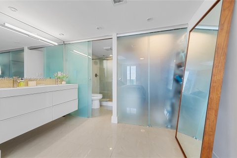 Condo in Sunny Isles Beach, Florida, 2 bedrooms  № 2055861 - photo 26