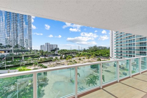Condo in Sunny Isles Beach, Florida, 2 bedrooms  № 2055861 - photo 23
