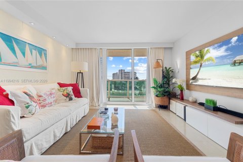 Condo in Sunny Isles Beach, Florida, 2 bedrooms  № 2055861 - photo 9