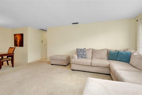 House in Sarasota, Florida 2 bedrooms, 145.86 sq.m. № 1822408 - photo 5