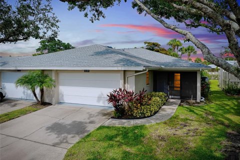House in Sarasota, Florida 2 bedrooms, 145.86 sq.m. № 1822408 - photo 1