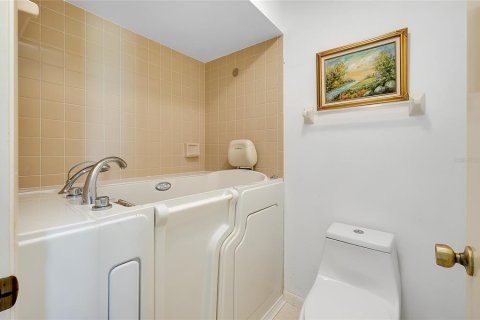 House in Sarasota, Florida 2 bedrooms, 145.86 sq.m. № 1822408 - photo 21