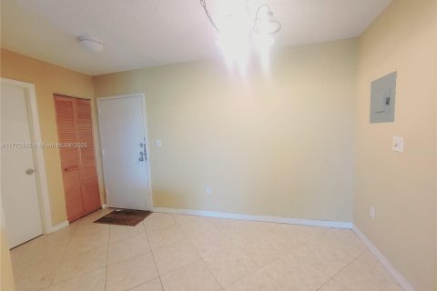 Copropriété à vendre à Lauderhill, Floride: 2 chambres, 90.3 m2 № 1977183 - photo 6
