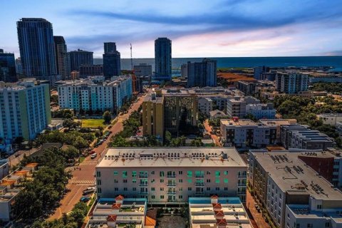 Condominio en venta en Saint Petersburg, Florida, 3 dormitorios, 153.29 m2 № 1819387 - foto 1