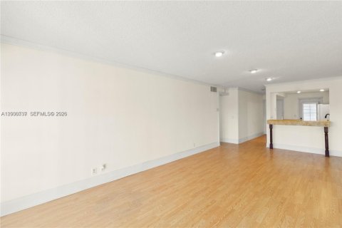 Condominio en alquiler en Hallandale Beach, Florida, 1 dormitorio, 65.03 m2 № 2170180 - foto 12