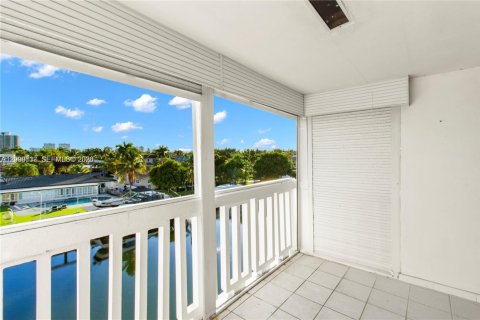 Condominio en alquiler en Hallandale Beach, Florida, 1 dormitorio, 65.03 m2 № 2170180 - foto 19