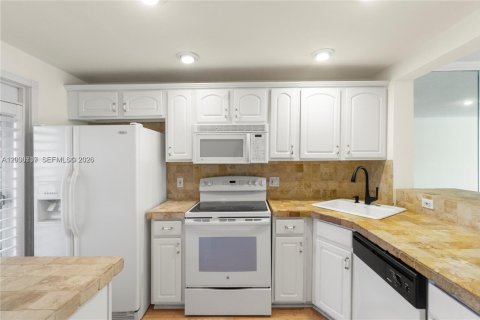 Condominio en alquiler en Hallandale Beach, Florida, 1 dormitorio, 65.03 m2 № 2170180 - foto 6