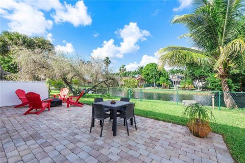 House in Coral Springs, Florida 3 bedrooms, 145.48 sq.m. № 1955036 - photo 22