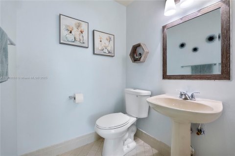 House in Coral Springs, Florida 3 bedrooms, 145.48 sq.m. № 1955036 - photo 20