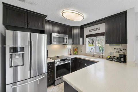 House in Coral Springs, Florida 3 bedrooms, 145.48 sq.m. № 1955036 - photo 4